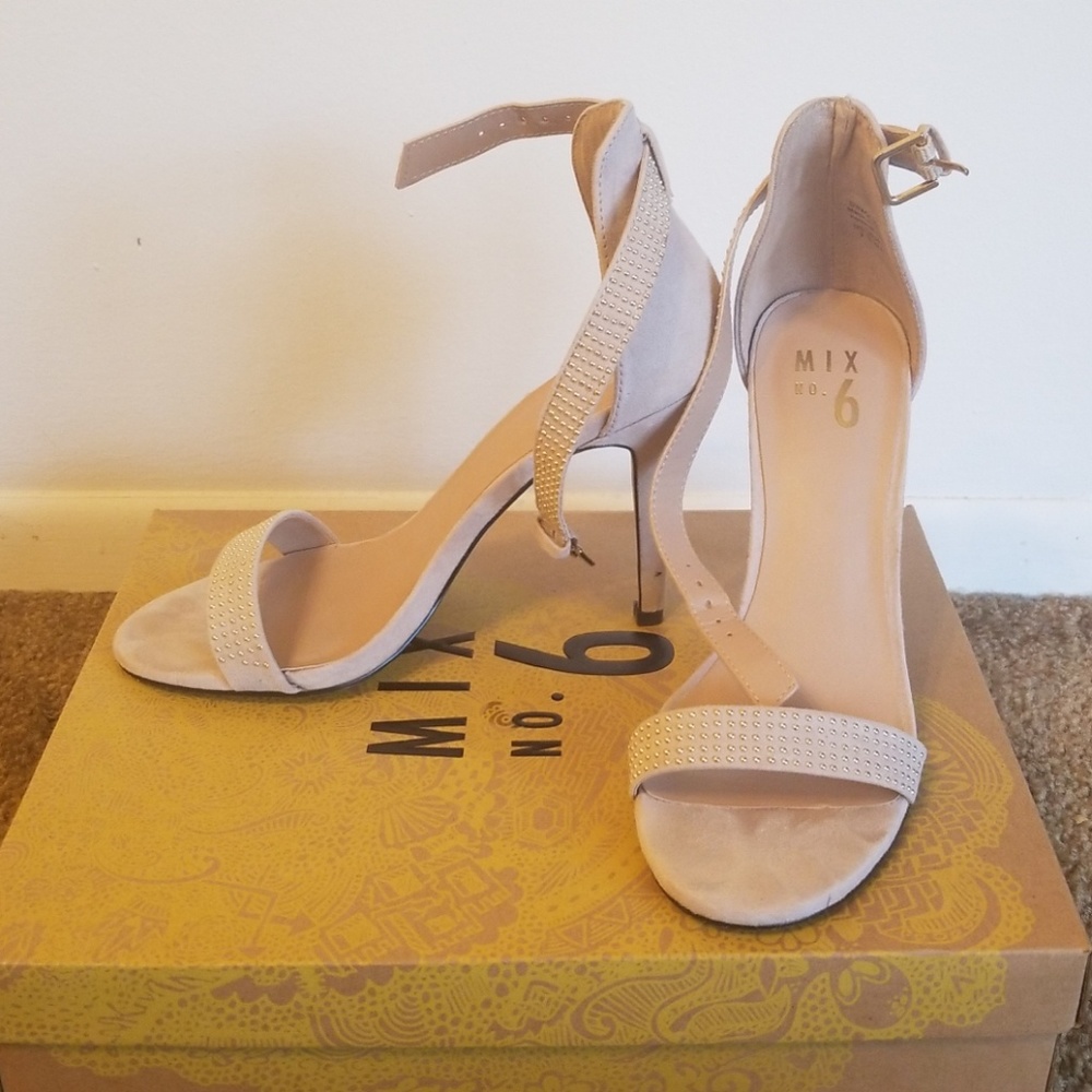 Pink Heels - Picture 2 of 3